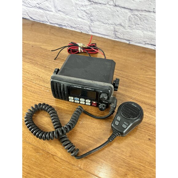 Icom IC-M422 Marine VHF Radio w/Microphone - Picture 2 of 11